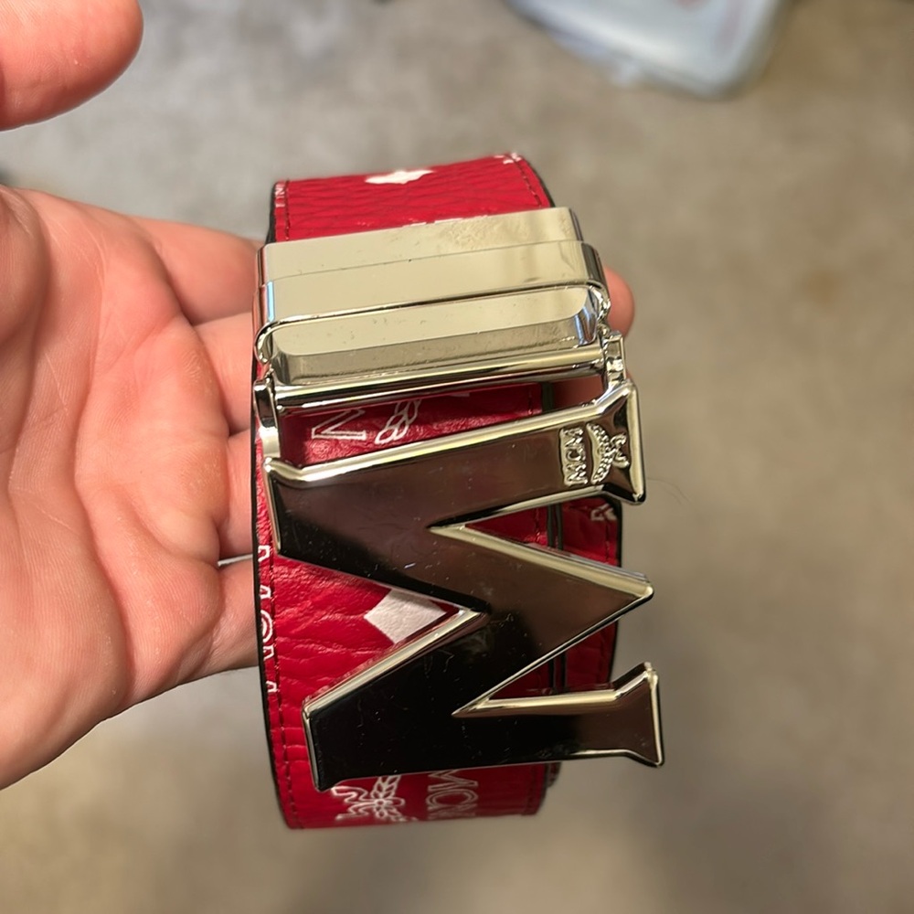 MCM belt red
